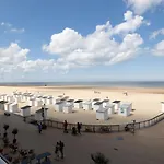 SEAVIEW Apartment 6p OOSTENDE - Type Bruxelles - 1 bedroom - family bedroom - direct aan het strand gelegen, frontaal zeezicht