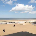 SEAVIEW Apartment 6p OOSTENDE - Type Bruxelles - 1 bedroom - family bedroom - direct aan het strand gelegen, frontaal zeezicht